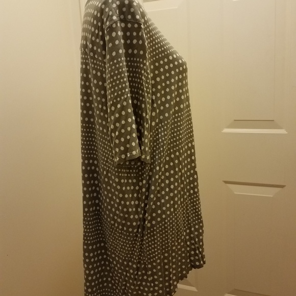 Chico's polka dot top in fatigue green & white - Picture 4 of 7